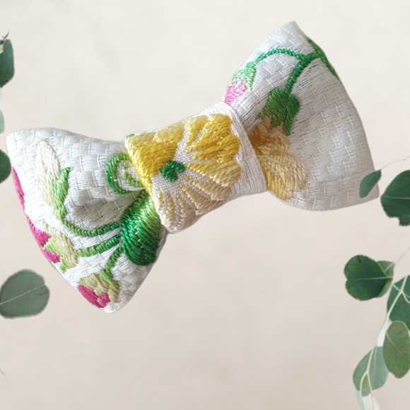 Bow - Picture 1 of 1